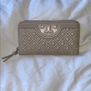 Tory Burch ‘Fleming Zip Continental Wallet’